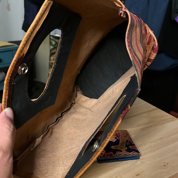 Leather Giraffe Handbag & Coin Purse - Picture 9 of 14